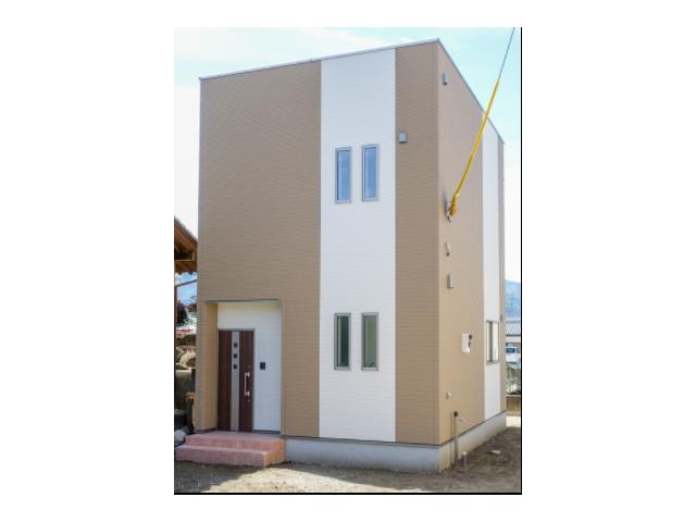 住宅街に建つ2LDK仕様のラッキーキューブ