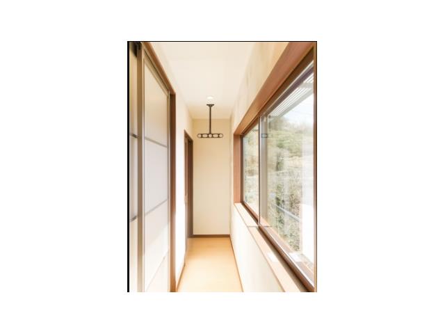 傾斜地に建つコンパクトな高機能住宅